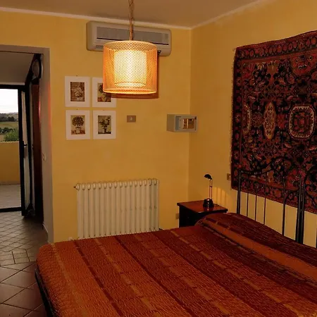 Agriturismo Colomboni Farm stay San Costanzo